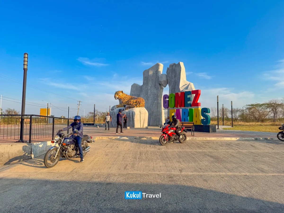 Parador El Jaguar en la carretera estatal, bienvenida a Gómez Farías y la Biosfera El Cielo