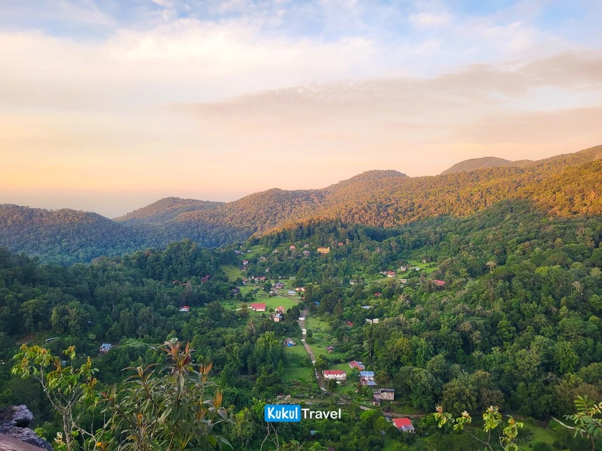 Valle y montañas al atardecer en la Reserva de la Biosfera "El Cielo", Tamaulipas